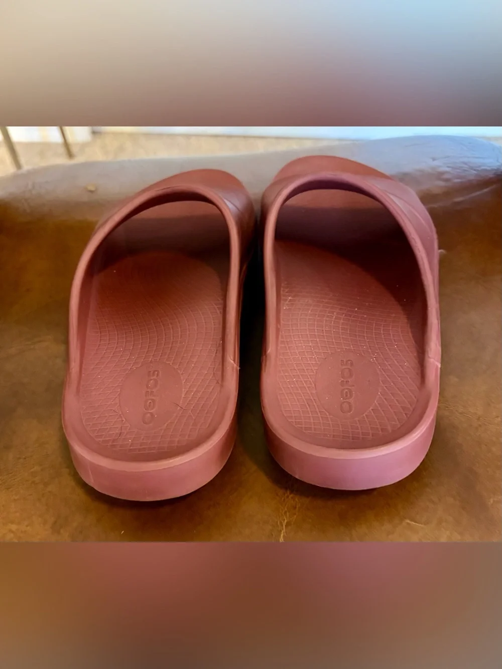 Oofos Ooahh Slide Ssandal Dark Red Unisex Recovery Shoe size Women’s 9 Men’s 7